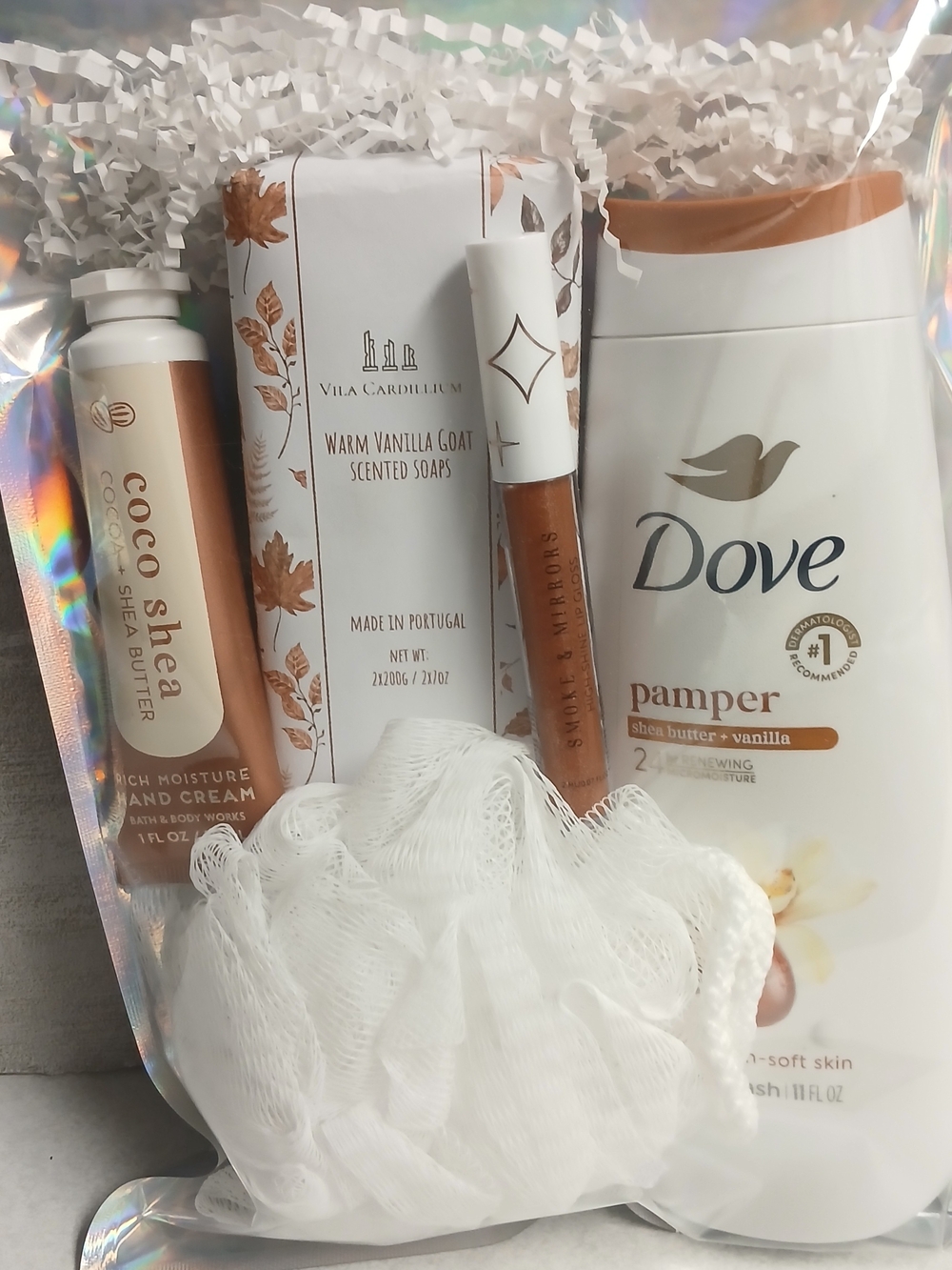 Dove Pamper Shea Butter + Vanilla Body Wash — White